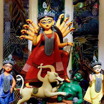 5 top rated hotels for tourists in Kolkata during Durga Puja
