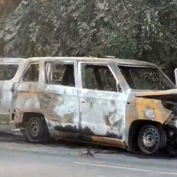 Moving ambulance ignites with blazing fire killing newborn, doctor and nurse in Gujrat