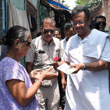 Kolkata Mayor orders 7–9 am no-parking rule to clear roads for uninterrupted sweeping