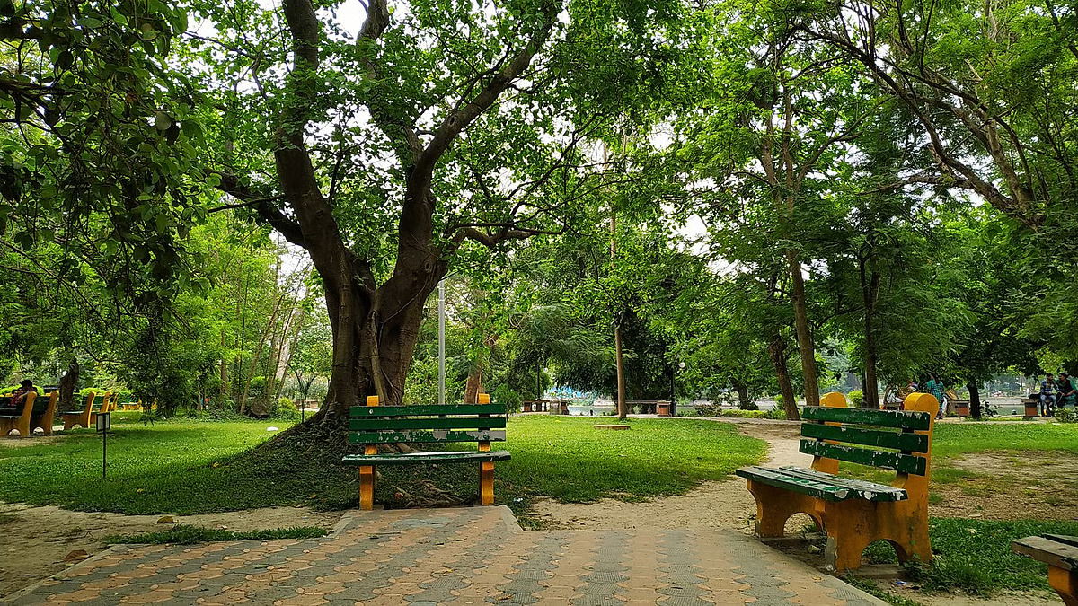 Arambagh municipality-controlled park overrun by anti-social elements, women lead protest