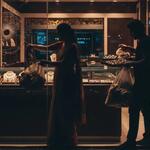 Woman hides gold worth lakhs inside saree at UP store, robbery caught on CCTV