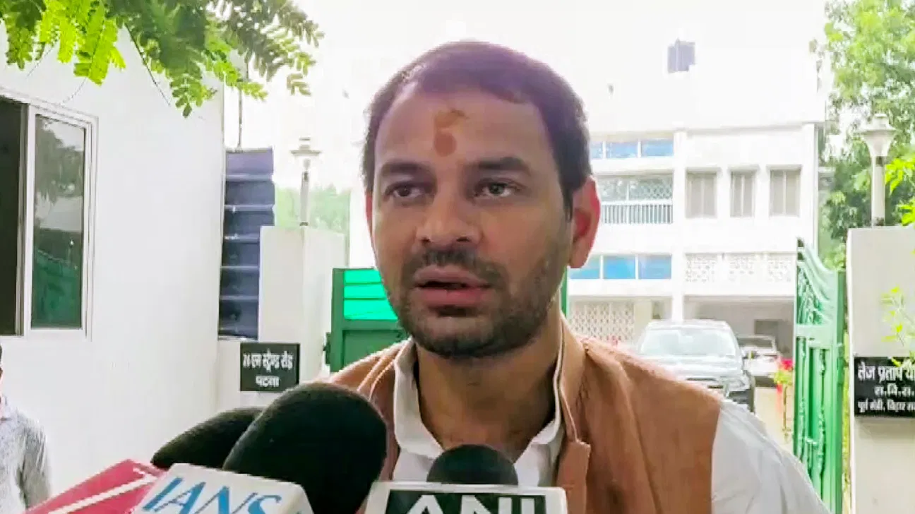 Tej Pratap Yadav’s quirky career advice to Rahul Gandhi amid the Bihar campaign sends everyone into a spiral