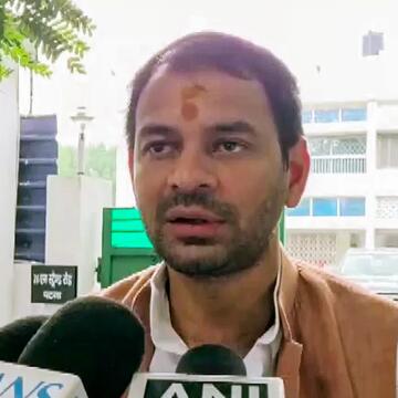 Tej Pratap Yadav’s quirky career advice to Rahul Gandhi amid the Bihar campaign sends everyone into a spiral