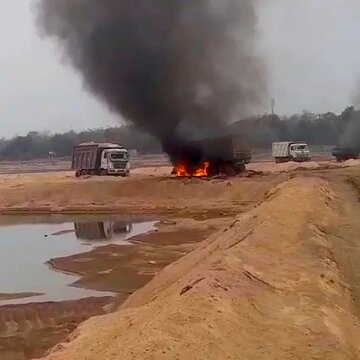 Cyclist injured in dumper hit-and-run, dumpers torched amid protests in Raniganj