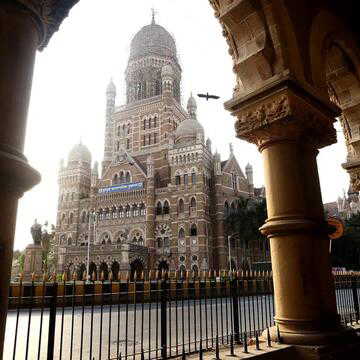 BJP-led Mahayuti crosses 100 seats in BMC as counting continues
