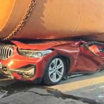 Truck crushes BMW at Andhra toll plaza, High Court advocate killed in shocking highway accident