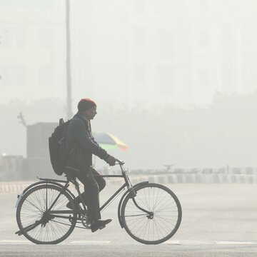 Delhi air quality remains ‘very poor’ at AQI 318; smog blankets key areas