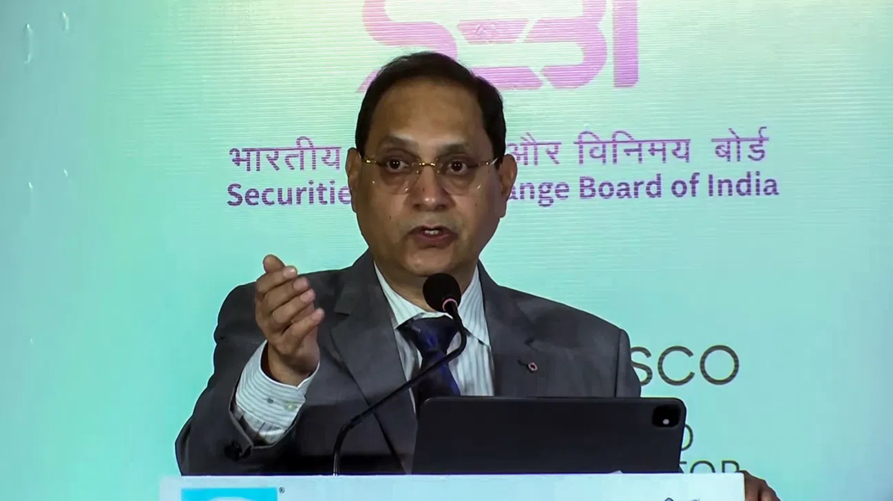 Sebi chief urges mutual fund trustees to tighten oversight, adopt early warning systems