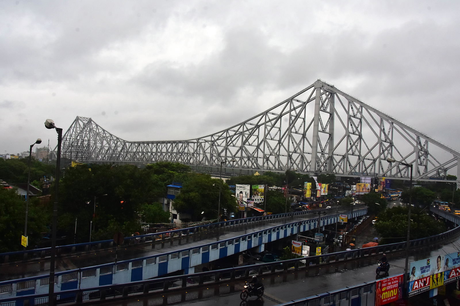 Kolkata sees 32°C sunny day with moderate AQI as monsoon withdraws