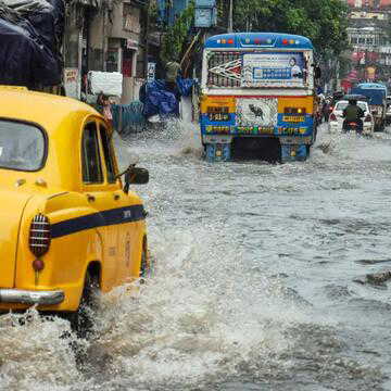 Kolkata witnesses exceptional June downpour as temperatures tumble