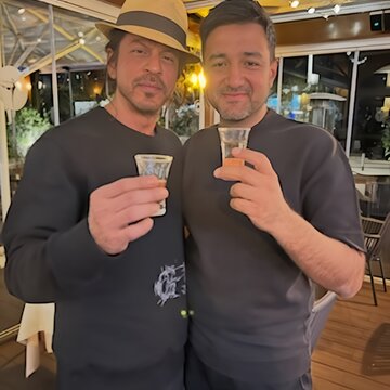 Siddharth Anand’s birthday wish for SRK sparks buzz, fans sense a dig at Prabhas, and Sandeep Reddy Vanga