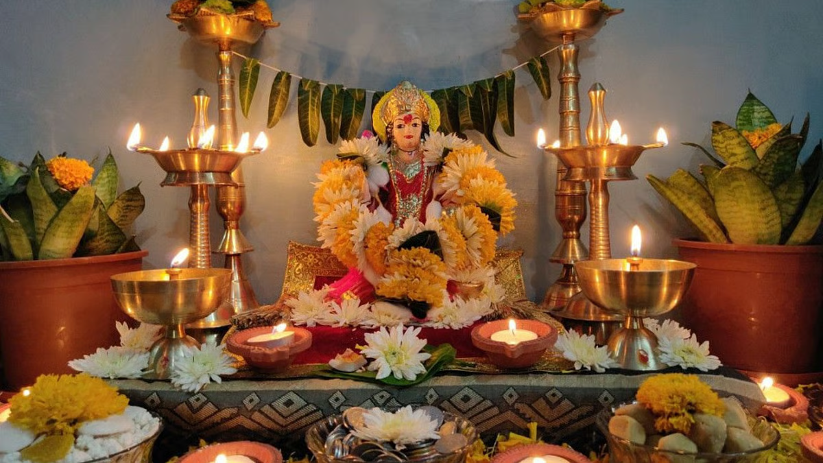 Priest at your fingertips this Lakshmi Puja, book yours with just a call
