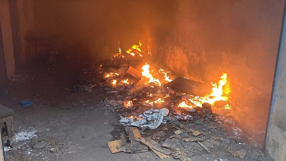 Fire engulfs Asansol glass factory warehouse, crores lost; short circuit suspected