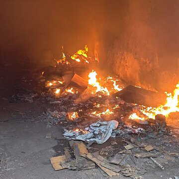 Fire engulfs Asansol glass factory warehouse, crores lost; short circuit suspected