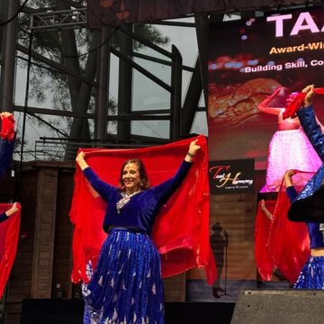 Watch| US Mayors groove to ‘Chunari chunari’ and ‘Kaho naa pyaar hai’ in North Carolina Diwali event