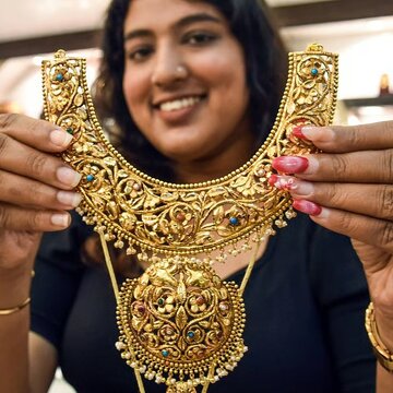 Relief for buyers as gold and silver prices dip amid Bihar Election result buzz