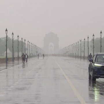 Delhi weather update: Rain to continue through weekend, temperatures set to dip