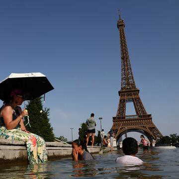 Why Paris has banned public alcohol during Europe’s heatwave and how drinking worsens the risks