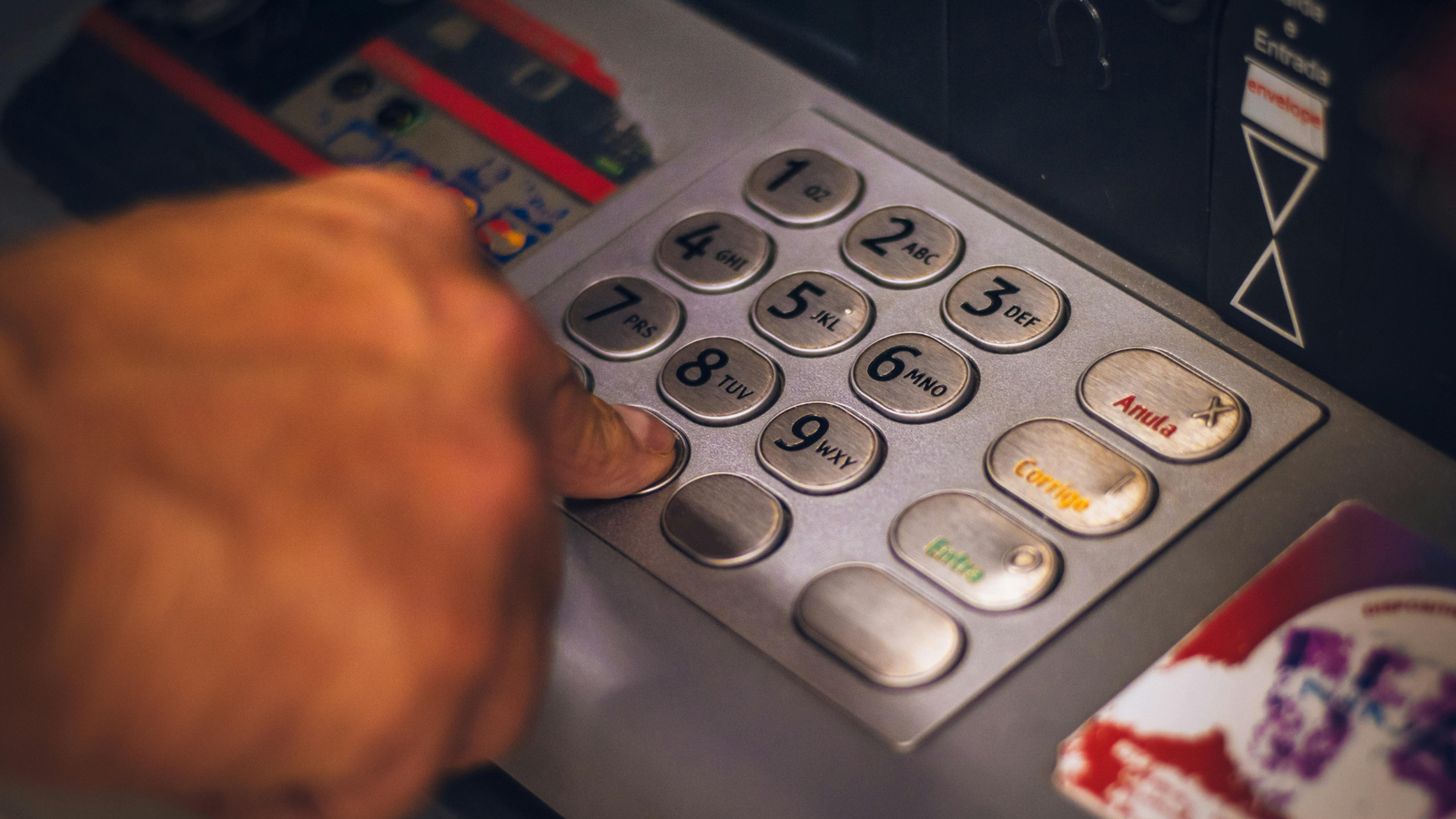 Govt pilots hybrid ATMs to tackle small currency note crunch amid UPI push