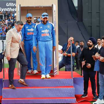 Kohli, Rohit receive unique mid-match felicitation during IND vs NZ ODI