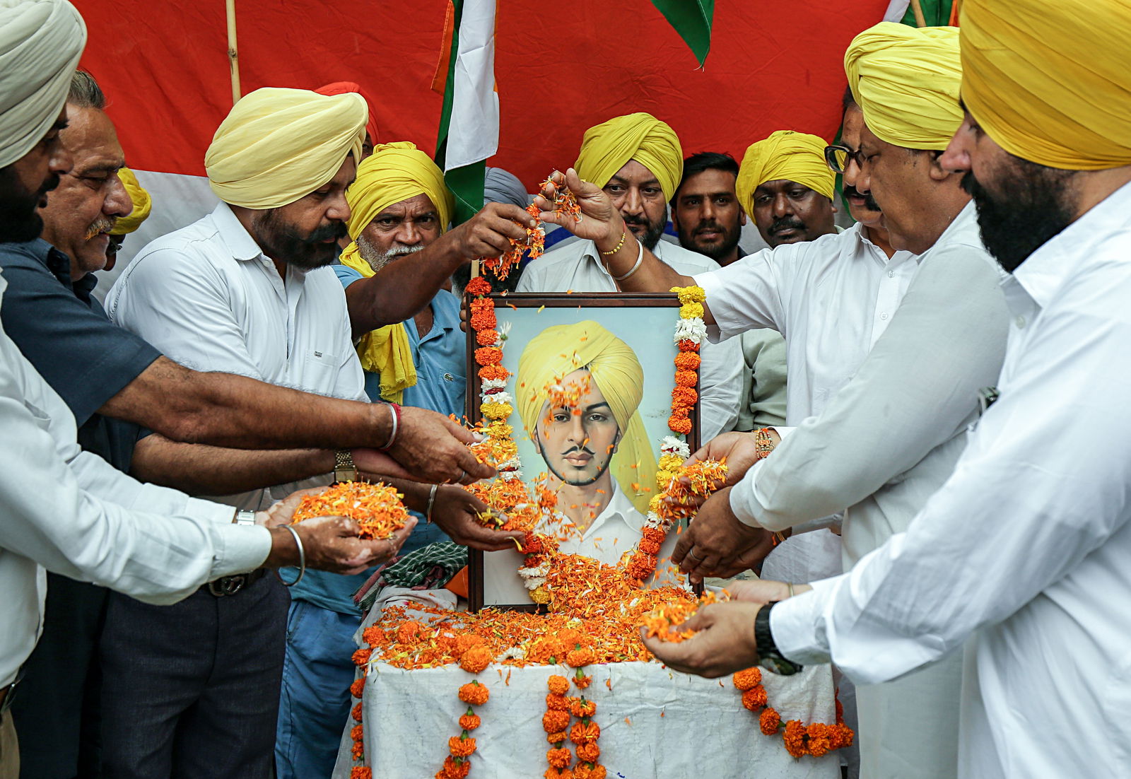 Why did Bhagat Singh asked the British to kill him by shooting and not hanging?
