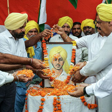 Why did Bhagat Singh asked the British to kill him by shooting and not hanging?