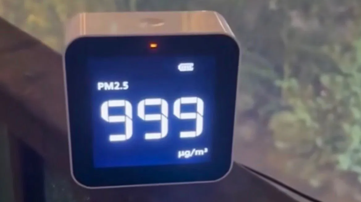 Viral video compares indoor-outdoor Diwali pollution spike: Outdoor AQI hits 999| WATCH