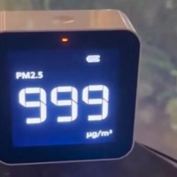 Viral video compares indoor-outdoor Diwali pollution spike: Outdoor AQI hits 999| WATCH