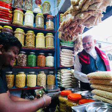 'Bhai Humein Apna Jhalmuri Khilao': PM Modi stops for snack break in Bengal | WATCH