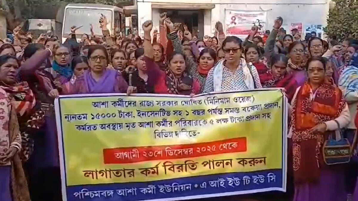 ASHA workers’ strike enters fourth day, road blockades disrupt traffic across Bengal