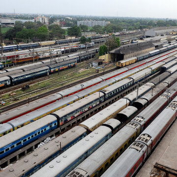 Why does it take two hours to cover just seven kilometres to Howrah?