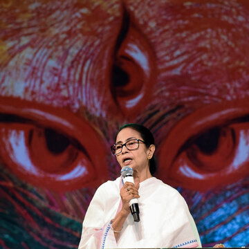 Bengal deluged by torrential rains, schools closed for two days, CM Mamata advises commuters to stay home