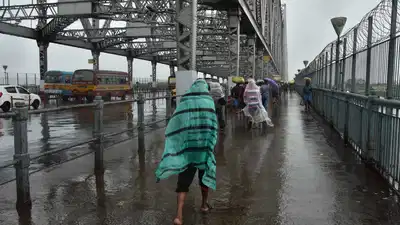 Kolkata rains return with thunder, strong winds; IMD flags more stormy days ahead