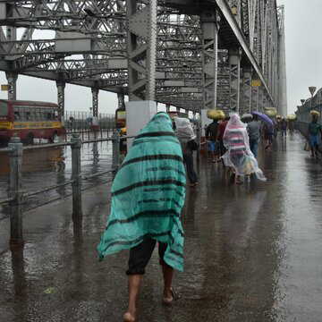 Kolkata braces for stormy weekend as IMD warns of rain, lightning and gusty winds