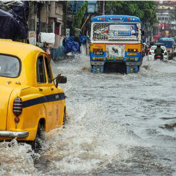 Kolkata to see more rain today as IMD issues thunderstorm warning for several Bengal districts
