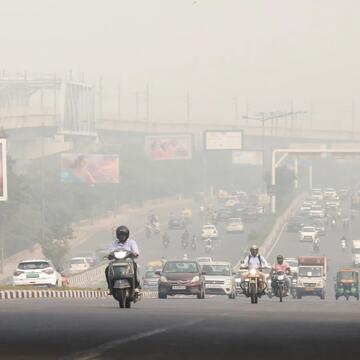 Delhi gasping for air: Pollution levels stay alarming as winds fail to clear smog