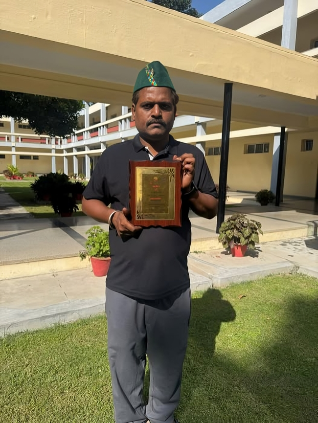 Durgesh Kumar receives special honor from IIT Kanpur, netizens react, 'Kheliye Award Award or kheliye'