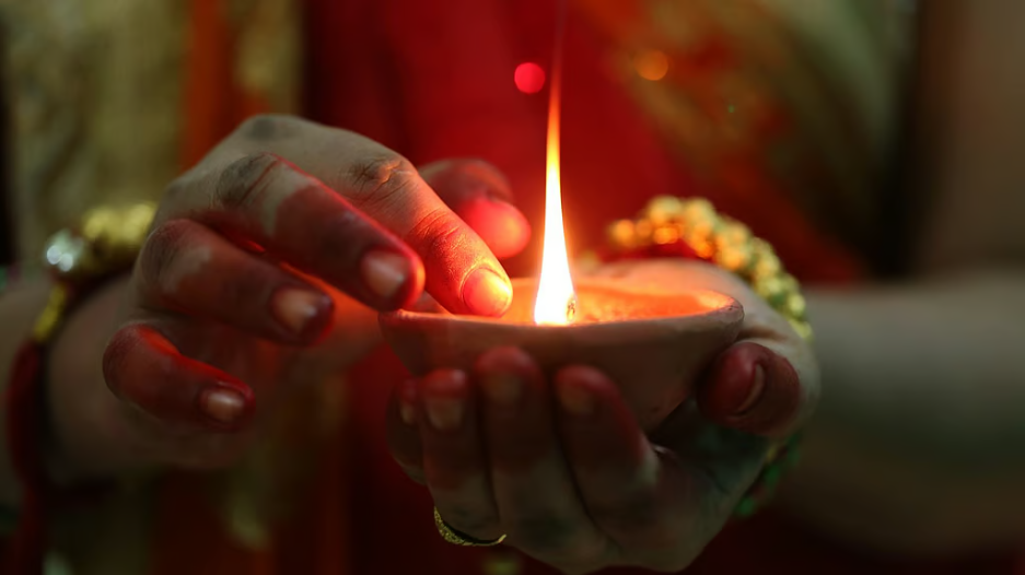 How many lamps should be lit on Diwali for good fortune? Here's what you need to know