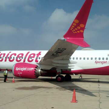 Delhi-Leh SpiceJet flight with 150 passengers returns after engine failure; full emergency declared