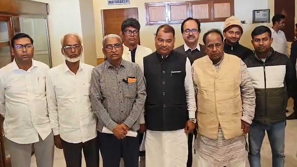 Murshidabad TMC submits memorandum over alleged voter harassment in SIR; claims ECI targeting elderly and pregnant voters