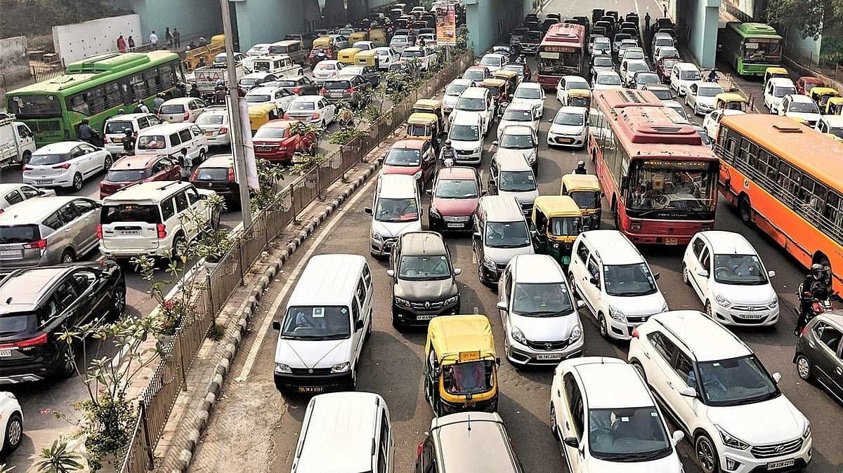Siliguri police fine buses from other states to reduce traffic congestion