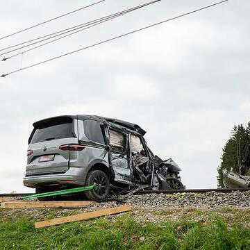Ex-Arsenal keeper Alex Manninger dies in tragic train collision in Austria