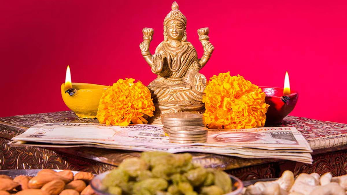 Lakshmi Puja turns gloomy as unseasonal rain soaks celebrations in Bengal