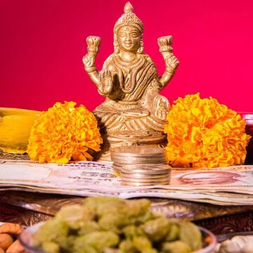 Lakshmi Puja turns gloomy as unseasonal rain soaks celebrations in Bengal