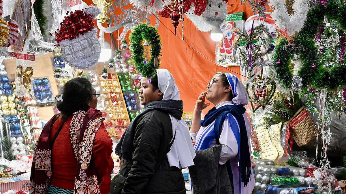 Kolkata Police to deploy 2,000 personnel as Park Street lights up in Christmas celebration