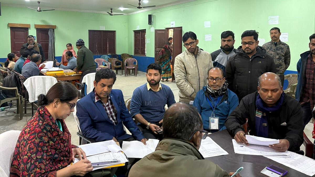 Election Commission reviews 94.49 lakh suspicious voters after draft list controversy