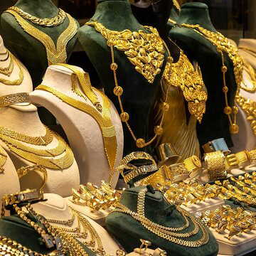 Gold and silver become expensive once again, sharp price jump fuels weekly volatility