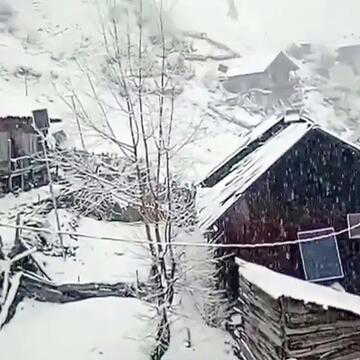 Planning your trip to Kashmir? Rain and snow likely to be part of your itinerary