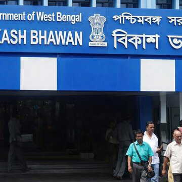 West Bengal plans pension reforms for university staff after audit flags irregularities, teachers protest