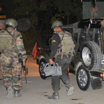 Gunfight in Rajouri, police surrounds four militants